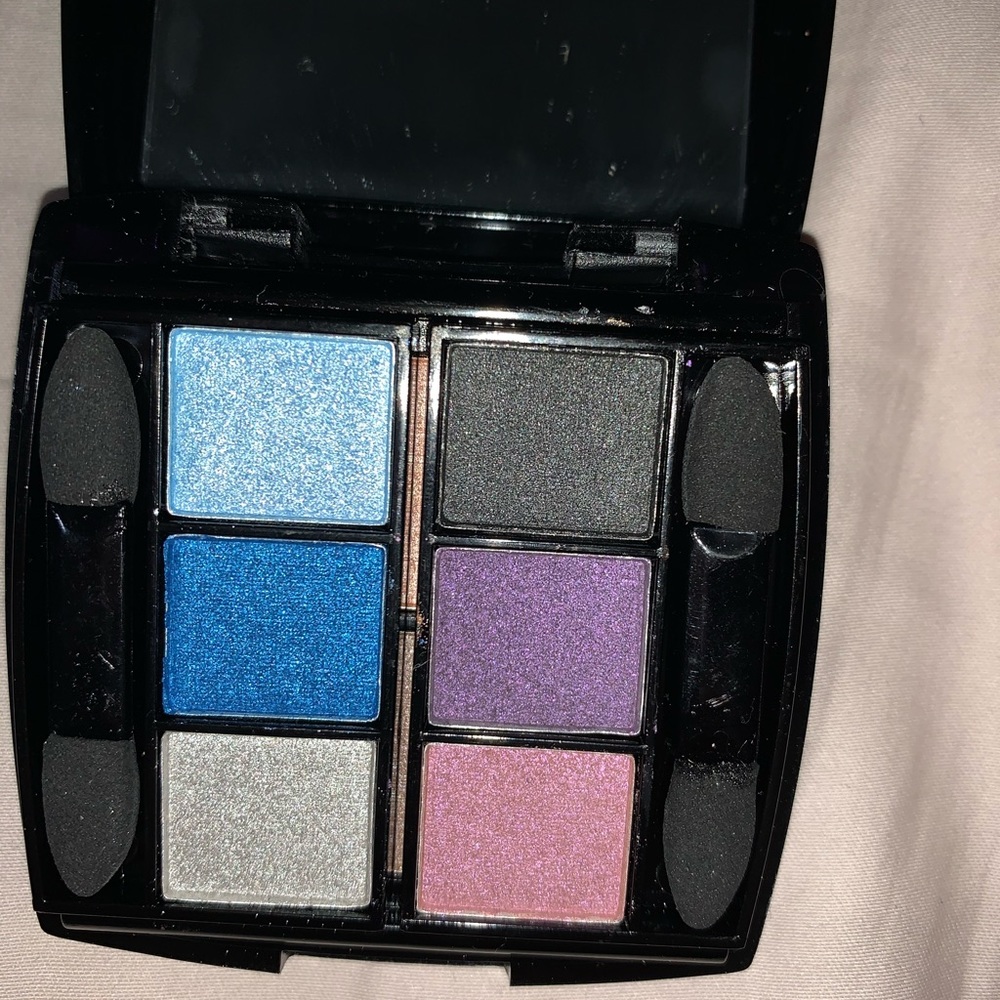 Makeup - Picture 8 of 8